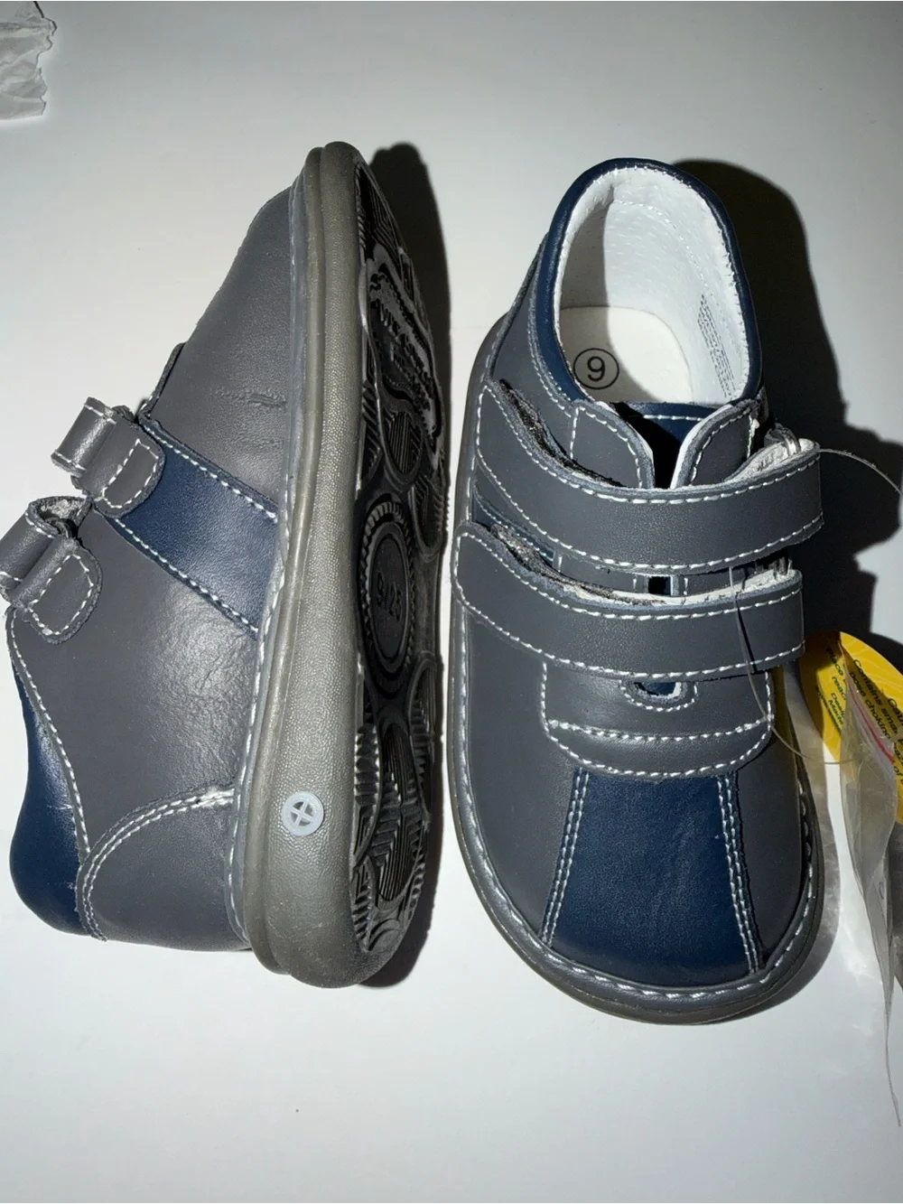 NWT Wee Squeak Gray/Navy Squeaker Toddler Sneakers | Size 9